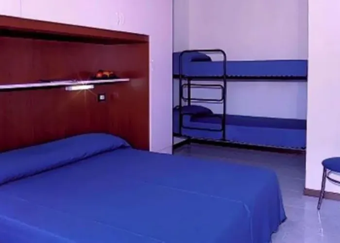 Charming With Terrace דירה