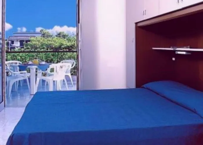 דירה Charming With Terrace