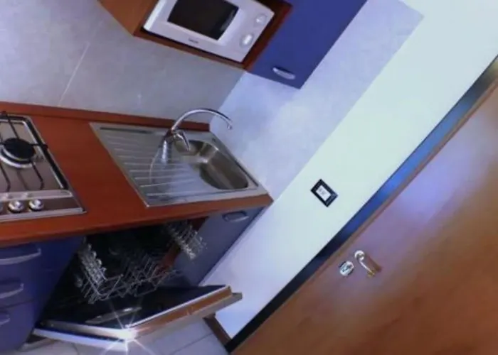 Charming With Terrace דירה